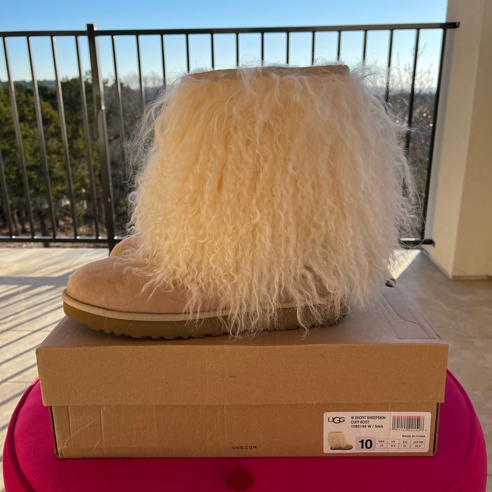 Size 10 Short Sheepskin Cuff Ugg Boots